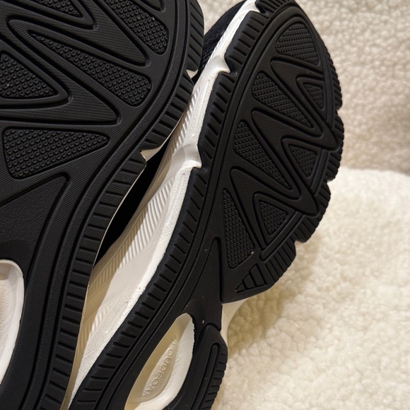 Adidas Black and White cloud foam sneakers NWOT - Picture 4 of 9